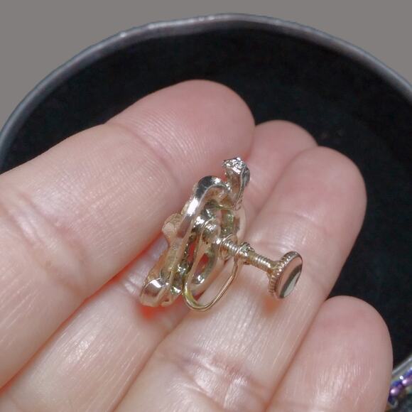 Vintage Green Rhinestone Earrings Screw Back Victorian Style Floral Leaf Silver - Picture 9 of 13